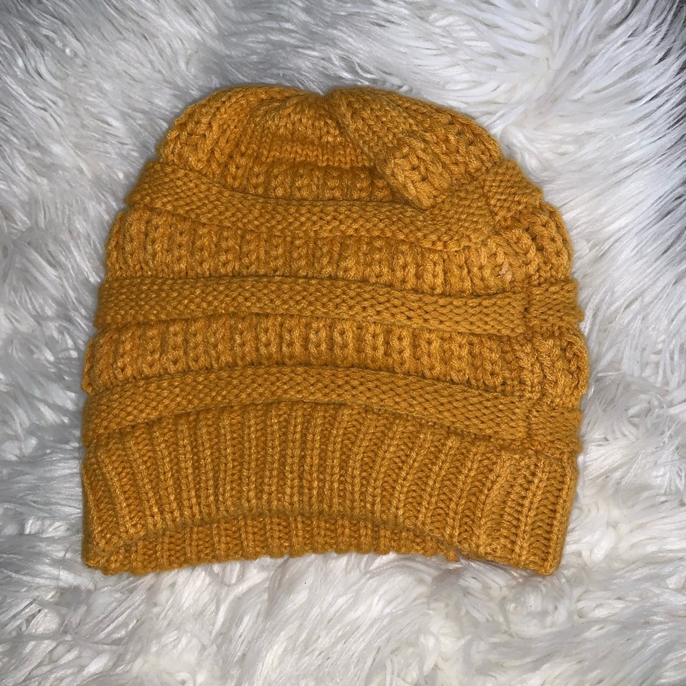 NWOT beanie! 💛